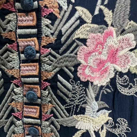 Johnny Was Mari Blouse Navy Blue Floral Embroidered 3/4 Sleeve Bohemian Top Sz S - Picture 8 of 8